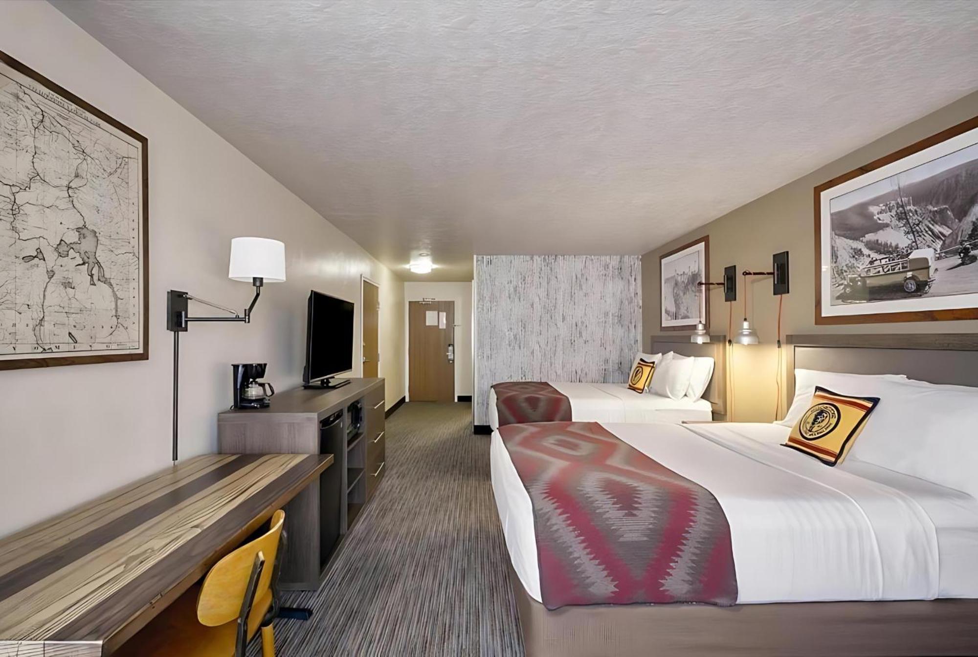 Yellowstone Park Hotel Уест Йелоустоун Екстериор снимка