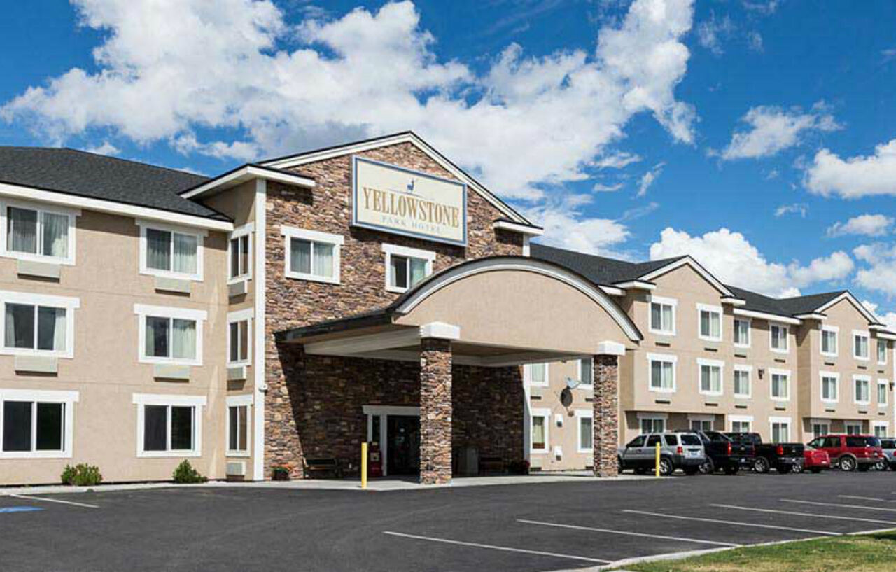 Yellowstone Park Hotel Уест Йелоустоун Екстериор снимка